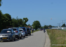 Bij Kom in de Kas op Voorne-Putten waren de deelnemende bedrijven te herkennen aan een oranje ballon. 